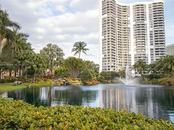 3500 Mystic Pointe Dr 1908, Aventura FL 33180