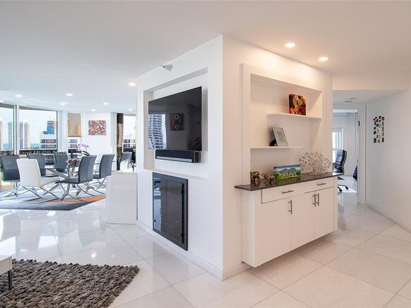 3500 Mystic Pointe Dr 1908, Aventura FL 33180