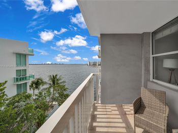 2016 Bay Dr