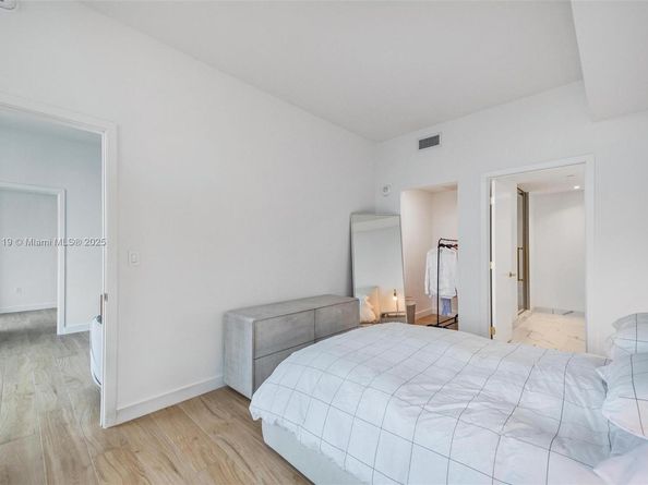 2678 Tigertail 1603, Miami FL 33133