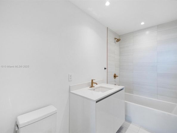 2678 Tigertail 1603, Miami FL 33133