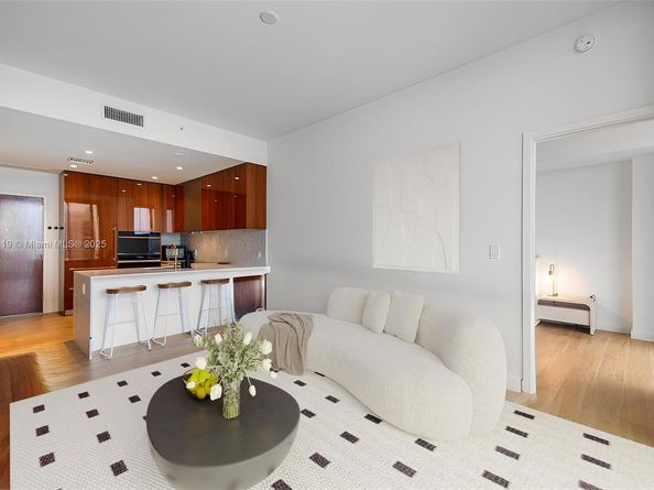 2678 Tigertail 1603, Miami FL 33133