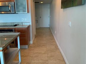 185 SW 7th St 2202, Miami FL 33130