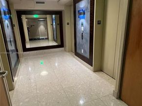 185 SW 7th St 2202, Miami FL 33130