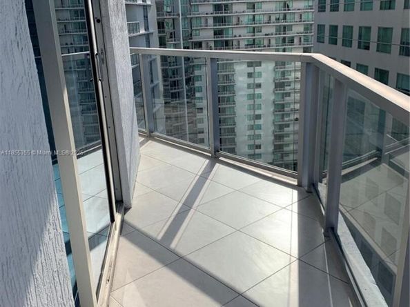 185 SW 7th St 2202, Miami FL 33130