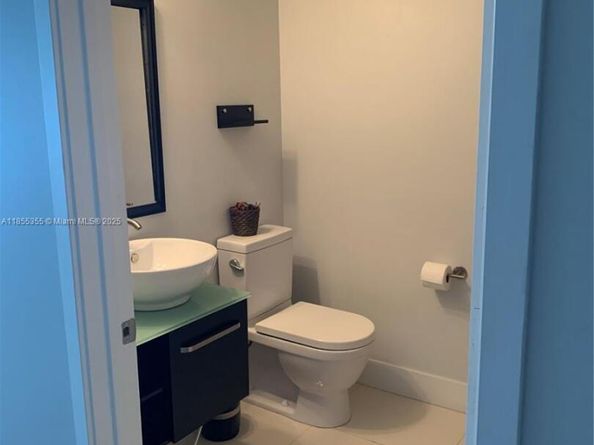 185 SW 7th St 2202, Miami FL 33130