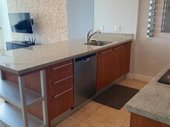 185 SW 7th St 2202, Miami FL 33130