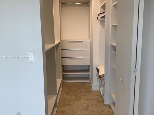 185 SW 7th St 2202, Miami FL 33130