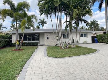 1031 N Northlake Dr