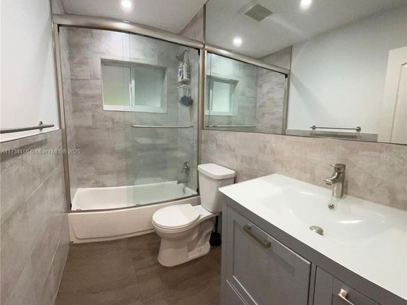 1031 N Northlake Dr, Hollywood FL 33019