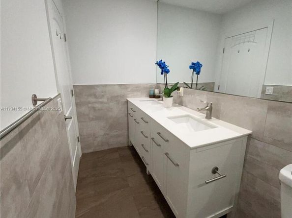 1031 N Northlake Dr, Hollywood FL 33019