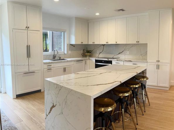 1031 N Northlake Dr, Hollywood FL 33019