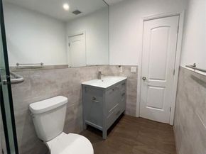 1031 N Northlake Dr, Hollywood FL 33019