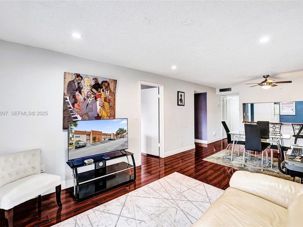 7610 Stirling Rd 207C, Davie FL 33024