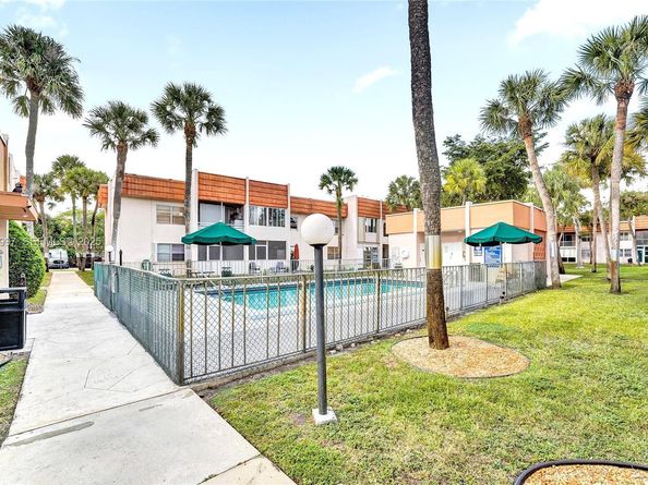 7610 Stirling Rd 207C, Davie FL 33024