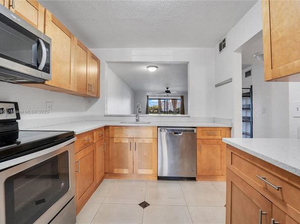 6475 W Oakland Park Blvd 210, Lauderhill FL 33313