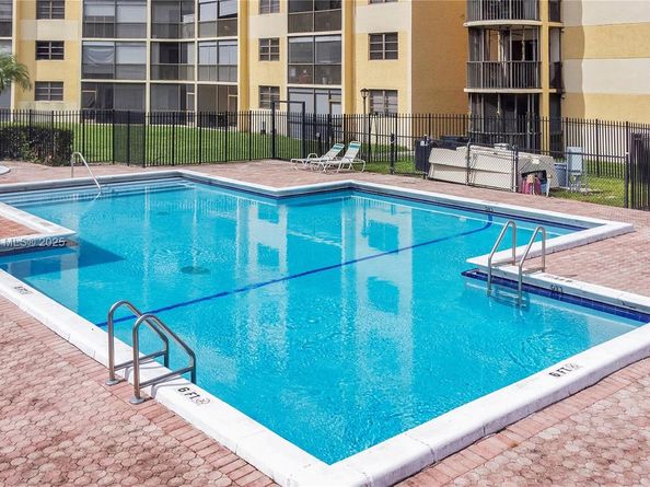 6475 W Oakland Park Blvd 210, Lauderhill FL 33313
