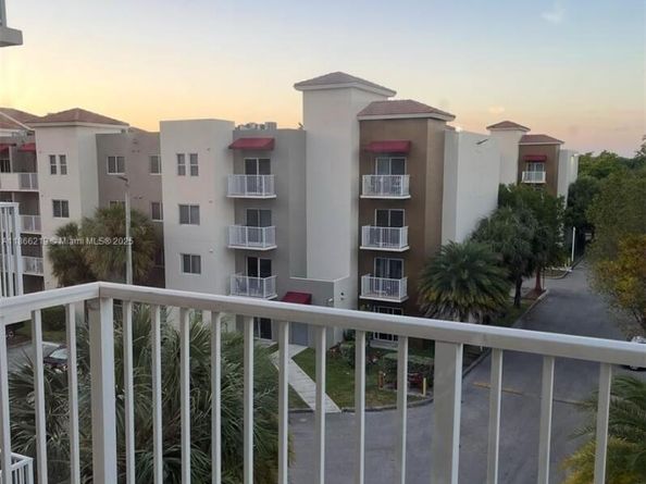 11060 SW 196th St 601, Cutler Bay FL 33157