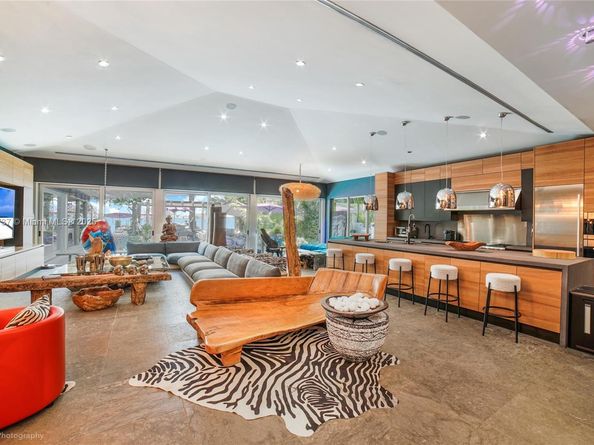 2440 N Shore Ter, Miami Beach FL 33141