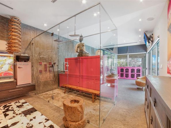 2440 N Shore Ter, Miami Beach FL 33141