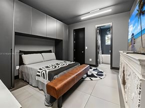 2440 N Shore Ter, Miami Beach FL 33141