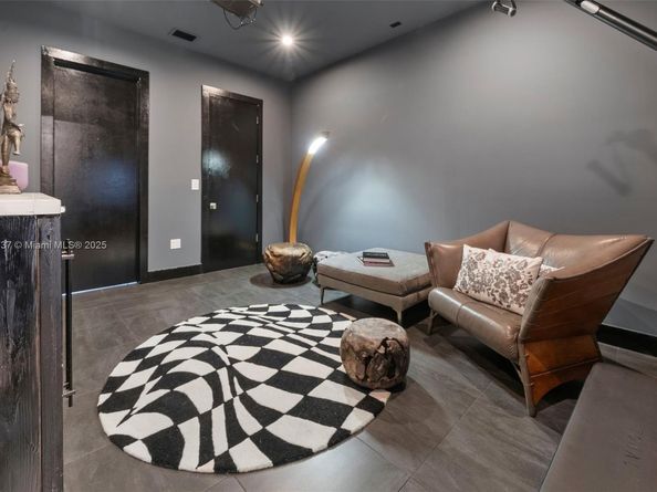 2440 N Shore Ter, Miami Beach FL 33141