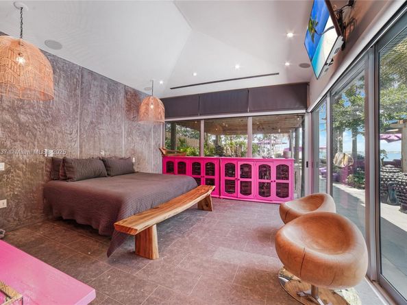 2440 N Shore Ter, Miami Beach FL 33141