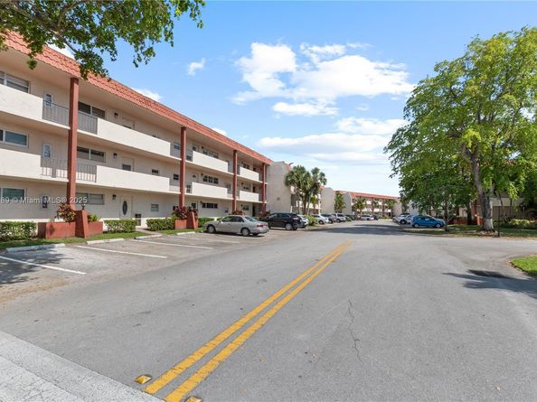 9220 S Hollybrook Lake Dr 208, Pembroke Pines FL 33025