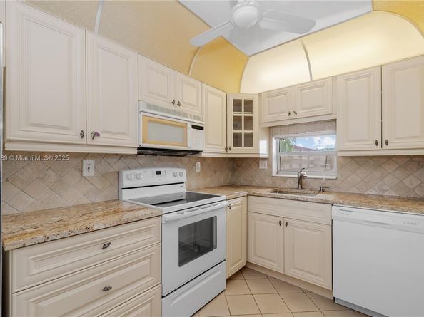 9220 S Hollybrook Lake Dr 208, Pembroke Pines FL 33025