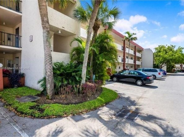 9220 S Hollybrook Lake Dr 208, Pembroke Pines FL 33025