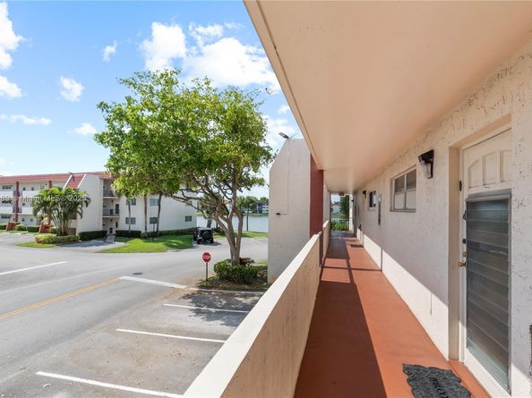 9220 S Hollybrook Lake Dr 208, Pembroke Pines FL 33025