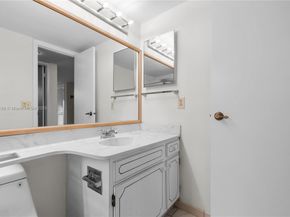 9220 S Hollybrook Lake Dr 208, Pembroke Pines FL 33025