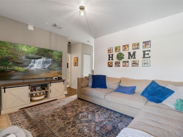 1074 NE 41st Pl, Homestead FL 33033