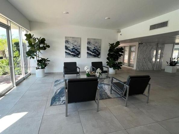 401 Golden Isles Dr 303, Hallandale Beach FL 33009