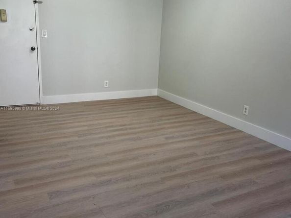 401 Golden Isles Dr 303, Hallandale Beach FL 33009
