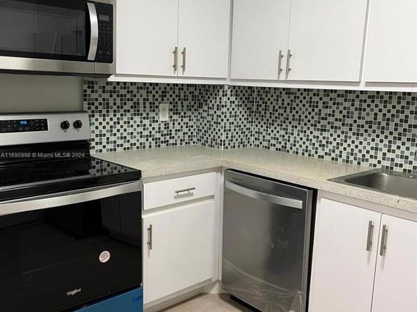 401 Golden Isles Dr 303, Hallandale Beach FL 33009