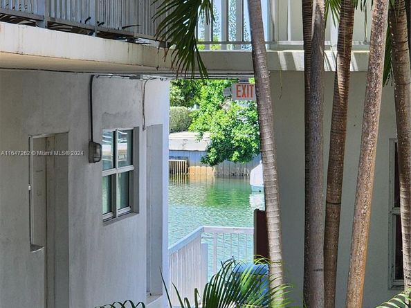 8080 Tatum Waterway Dr 26, Miami Beach FL 33141