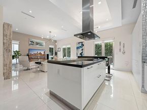 8271 NW 34th Dr, Doral FL 33122