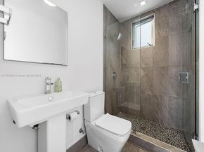 8271 NW 34th Dr, Doral FL 33122