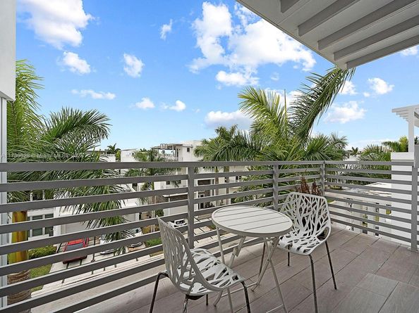 8271 NW 34th Dr, Doral FL 33122
