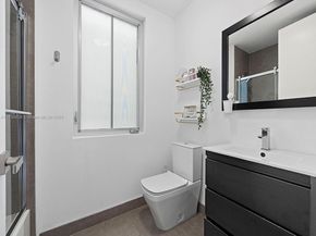 8271 NW 34th Dr, Doral FL 33122
