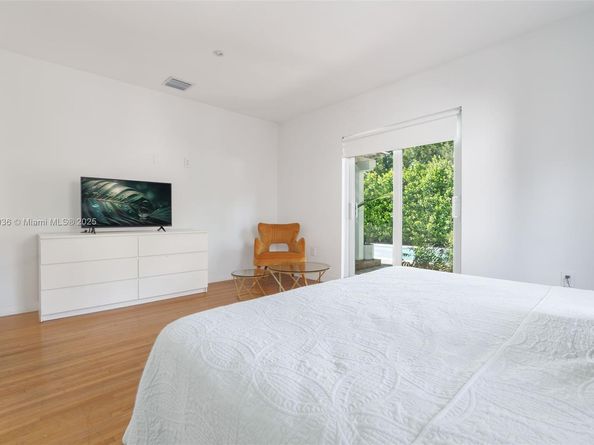 431 NE 52nd Ter, Miami FL 33137