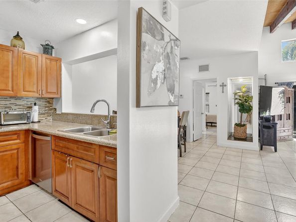 9770 NW 15th St 293, Pembroke Pines FL 33024