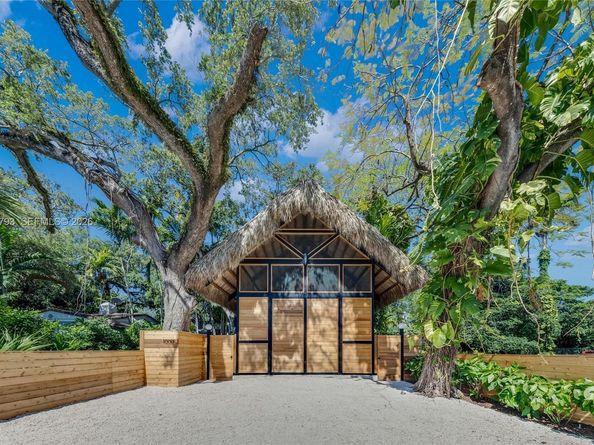 1000 NW 9th Ct, Miami FL 33136