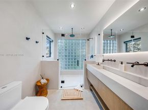 1000 NW 9th Ct, Miami FL 33136