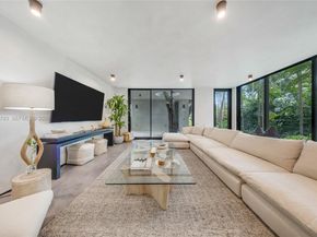 1000 NW 9th Ct, Miami FL 33136