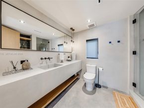 1000 NW 9th Ct, Miami FL 33136