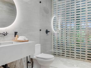 1000 NW 9th Ct, Miami FL 33136