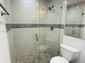 907 NE 199th St 204, Miami FL 33179