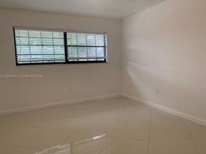 907 NE 199th St 204, Miami FL 33179